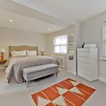 Sweet Marble Arch 2 Bedroom Mews House
