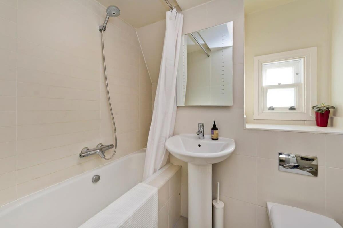 Sweet Marble Arch 2 Bedroom Mews House *
